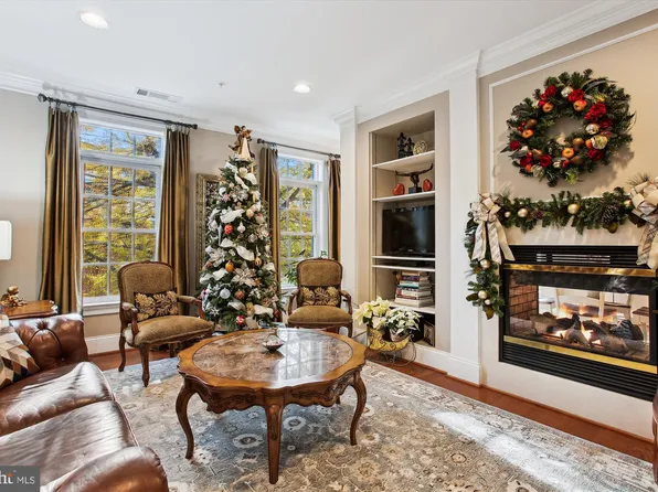 540 2nd St APT 204, Alexandria, VA 22314