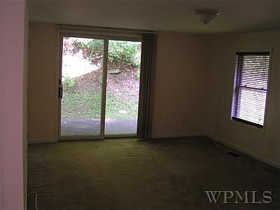 3rd image of 8-26 Kashmir Ct