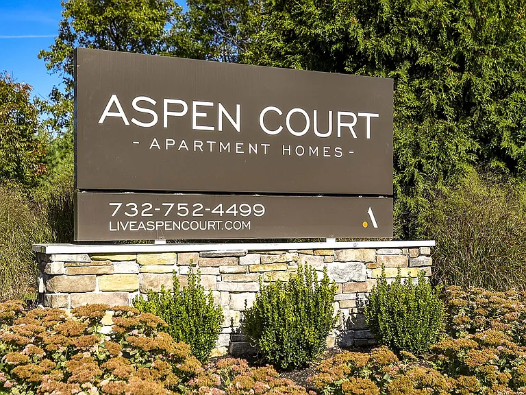 Aspen Court Apartments — Photo 21