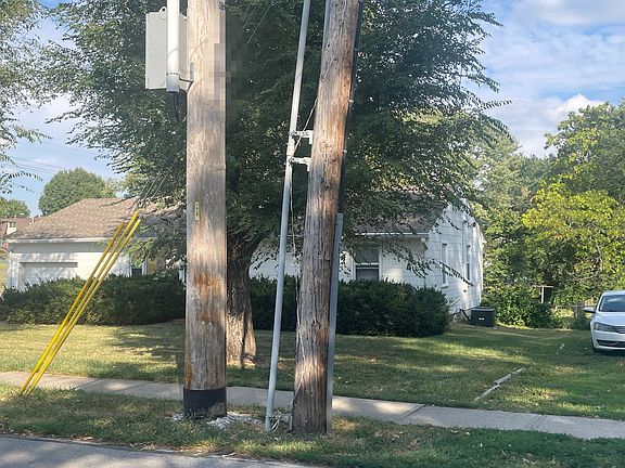 2nd image of 407 NE Grand Ave