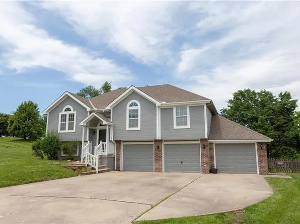 1602 Pine Creek Ct, Raymore, MO 64083