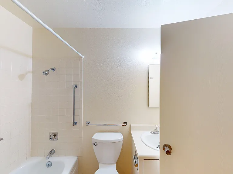 346 Robinson St #16 — Photo 12