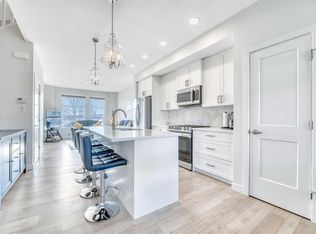 196 S Wolf Hollow Park SE, Calgary, AB T2X 4M6