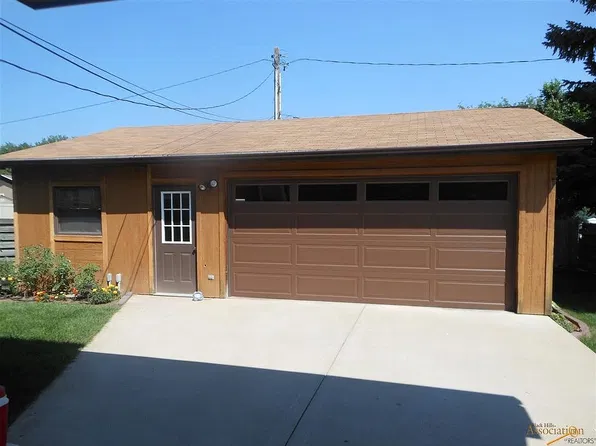 710 Wayside Dr, Rapid City, SD 57702
