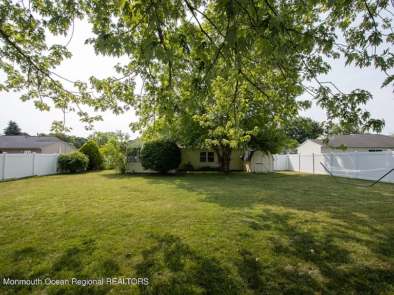 49 Williamsburg Dr — Photo 30