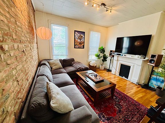 3rd image of 111 E Blenkner St