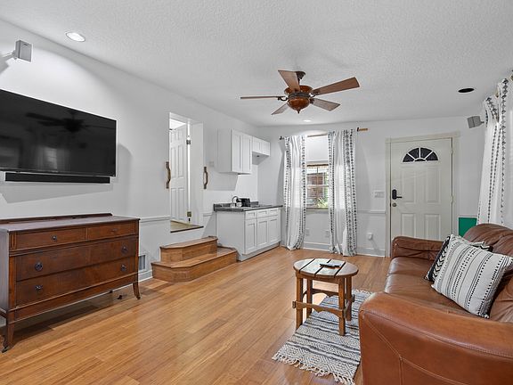 3rd image of 7414 Vivian Ln #2