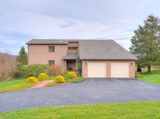 511 Cedar Orchard Dr W, Blacksburg, VA 24060