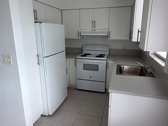 3rd image of 5200 Hollywood Blvd APT 10