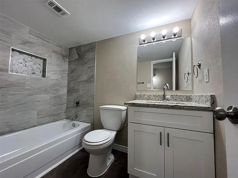 515 English Oak St — Photo 7