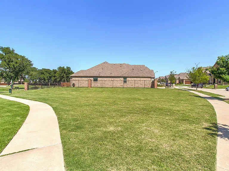 2715 Sky Ridge Rd — Photo 19