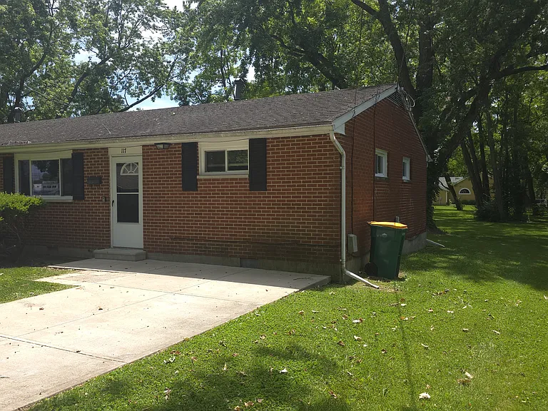 117 Elmwood Dr — Photo 2