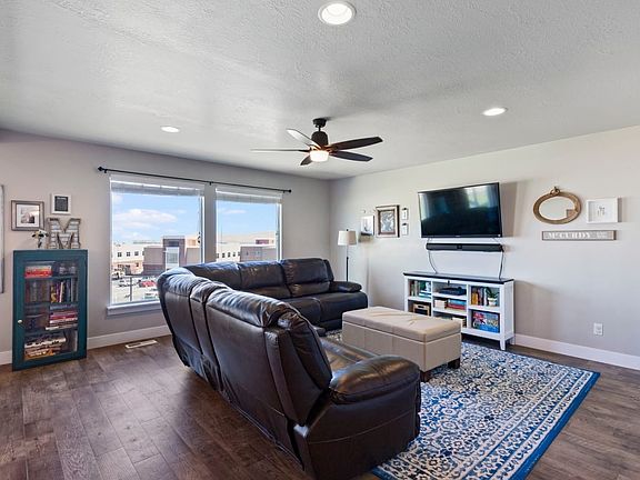 3rd image of 4496 W Lower Meadow Dr