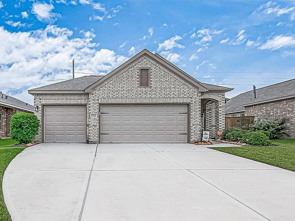 3rd image of 1214 Red Hills Dr