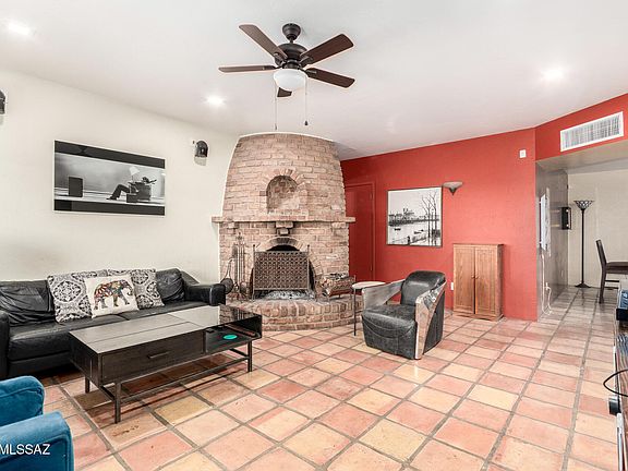 4th image of 1814 N Santa Rosa Ave