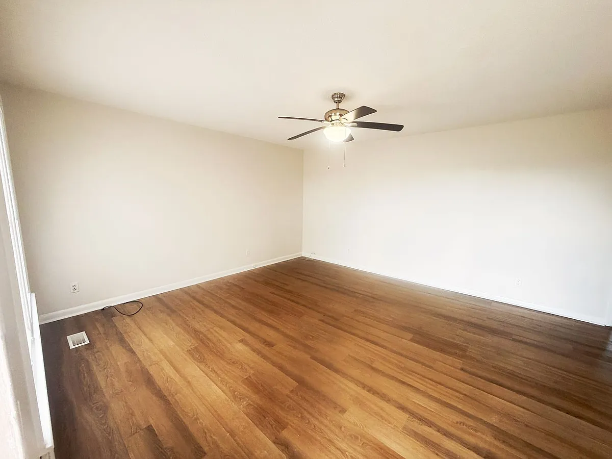 Building Photo - 806 Carnegie Dr