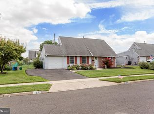 60 Cleft Rock Rd, Levittown, PA 19057