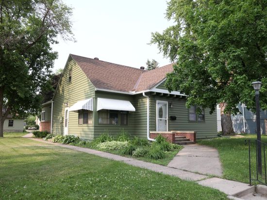 105 2nd St NE, New Prague, MN 56071