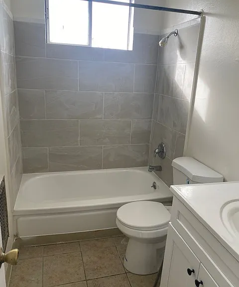 11446 Califa St #6 — Photo 2