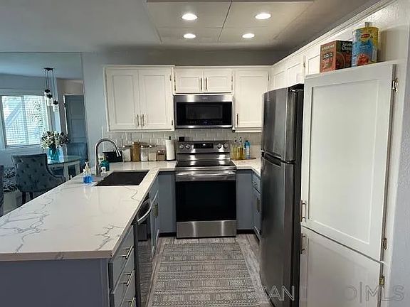 3rd image of 12616 Lakeshore Dr APT 17
