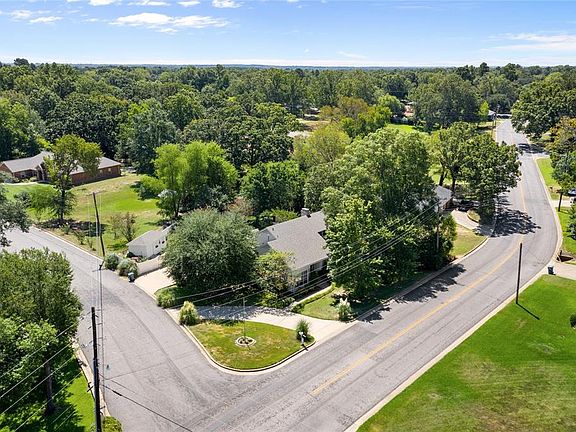 2nd image of 1501 S Florey Ave