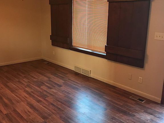 3rd image of 824 N El Paso Dr