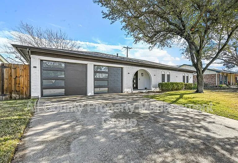 3108 Shady Brook Dr — Photo 2