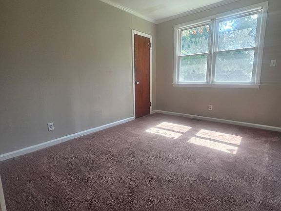 4th image of 819 Corbin Ave