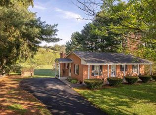 1906 Springhill Rd, Staunton, VA 24401