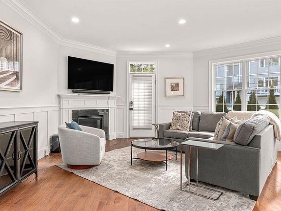 3rd image of 208-210 Evelyn Rd