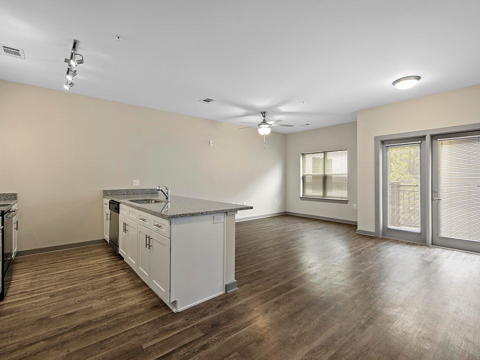1st image of 782 Riverfront Pkwy #4D