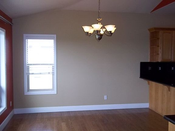 5th image of 1205 Sunnyside Dr E