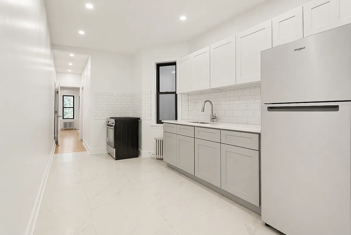 Building Photo - 779 4th Ave #3R