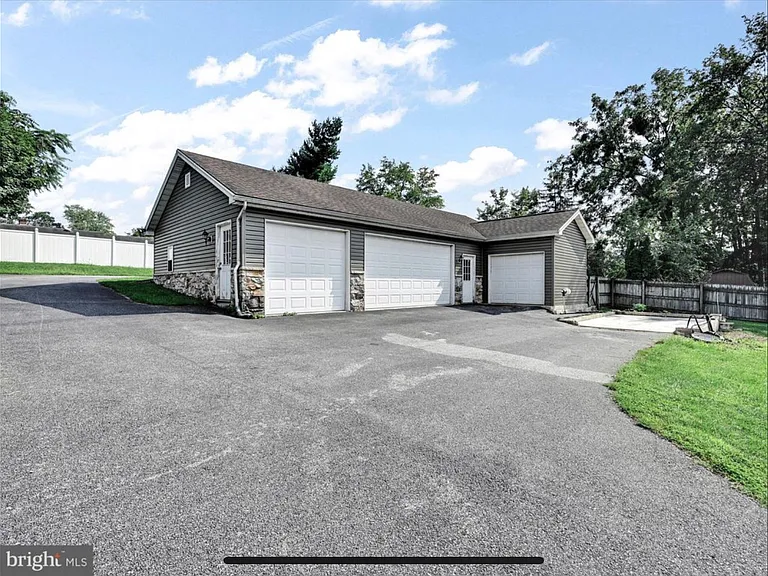 2178 Log Cabin Rd #1 — Photo 2