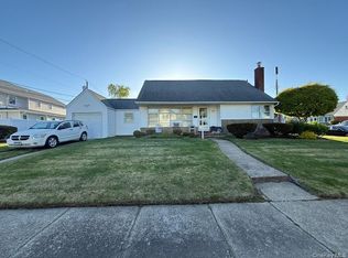530 Colonade Rd, West Hempstead, NY 11552