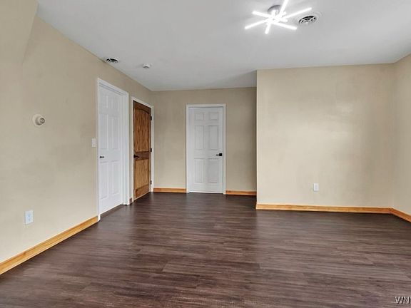 4th image of 1523 Seneca St #2