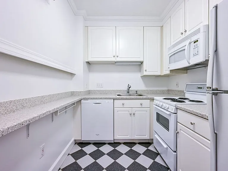 150 Rumford Ave #410 — Photo 8