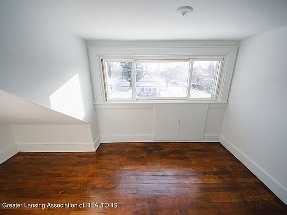 2nd image of 1433 E Oakland Ave