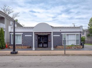 413 High St, Bristol, RI 02809