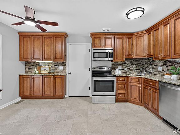 3rd image of 7323 Cartwheel Ln