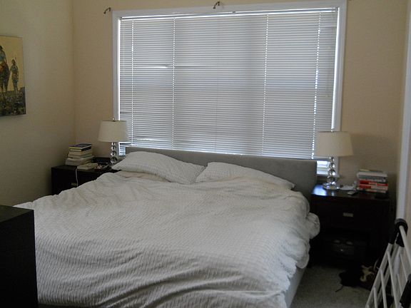 5th image of 2245 N Greenview Ave #1F