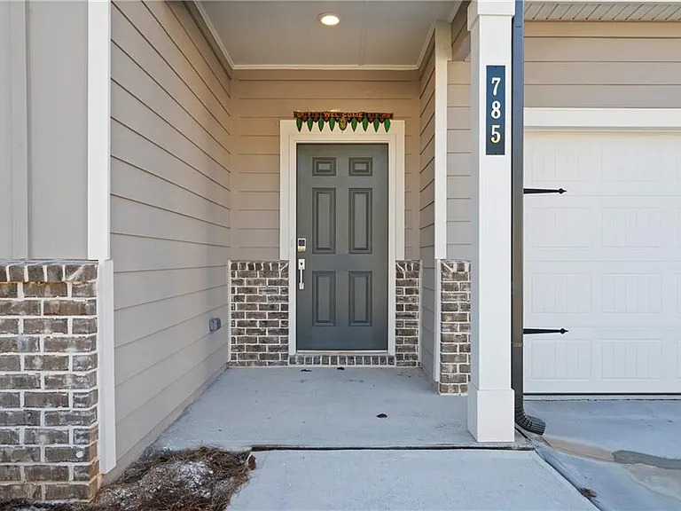 785 Summerwood Ln — Photo 3