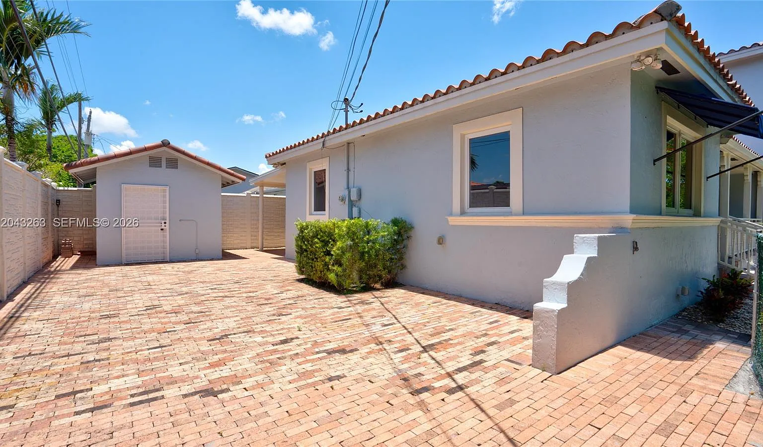 4 bed, 2.0 bath, 2326 sqft, $6,750 — Photo 2