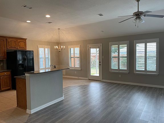 3rd image of 208 Longhorn Dr