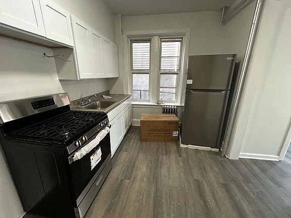 4th image of 131 Woodlawn Ave #2E