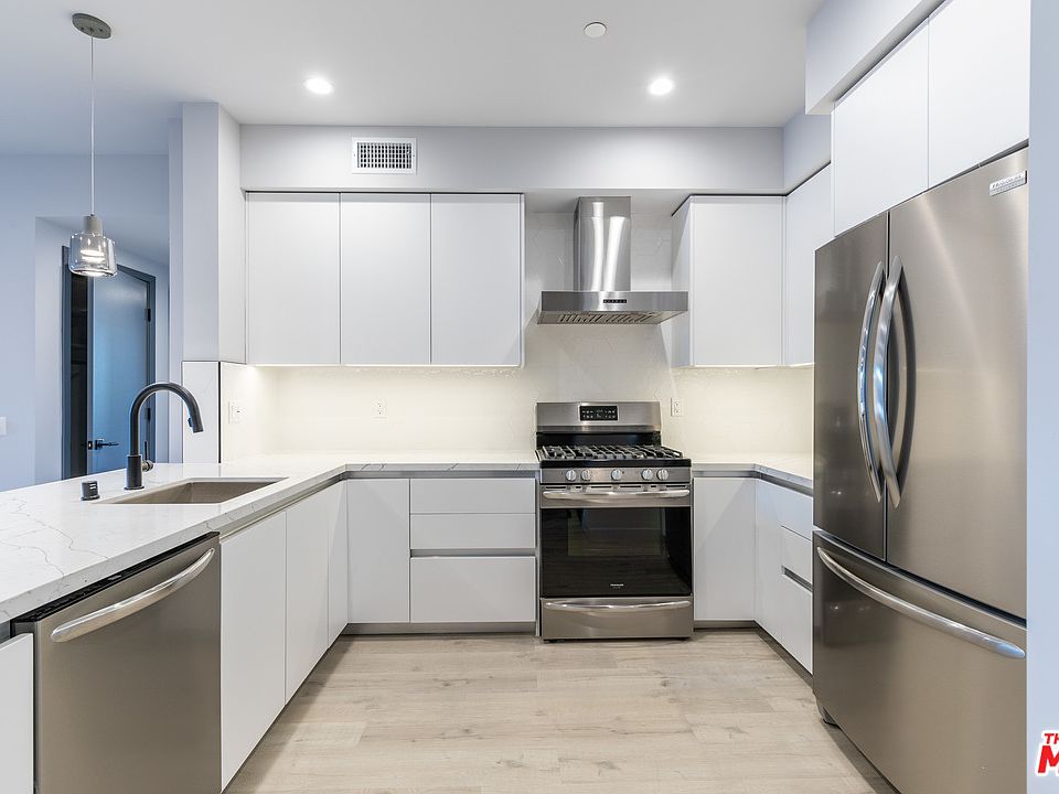 1st image of 900 Wilcox Ave #304