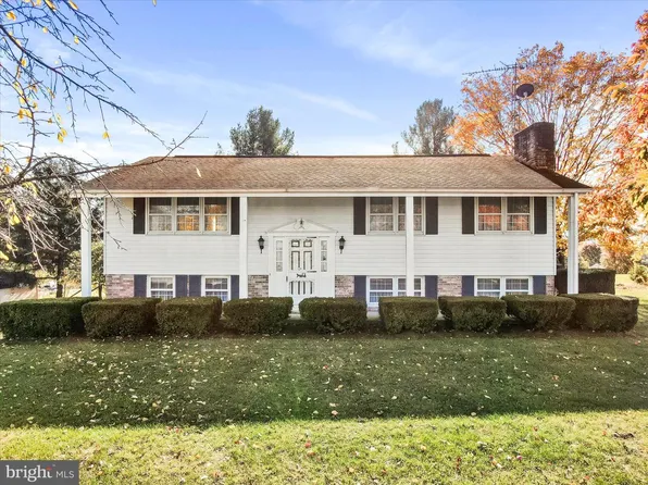 593 America Dr, Saint Thomas, PA 17252