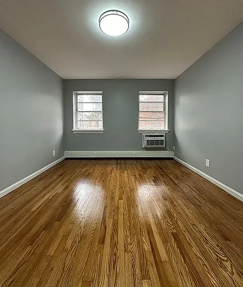 138 E 7th St #7 — Photo 9