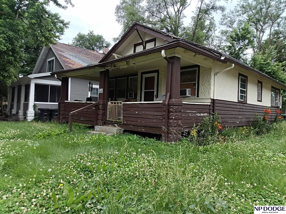 2nd image of 2725 Fort St