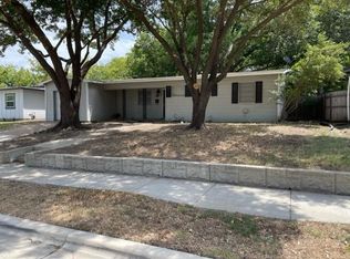 1911 Meadow Ln, Arlington, TX 76010